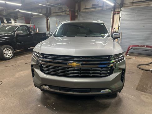 Used 2023 Chevrolet Suburban Premier w/ Advanced Technology Package image 2