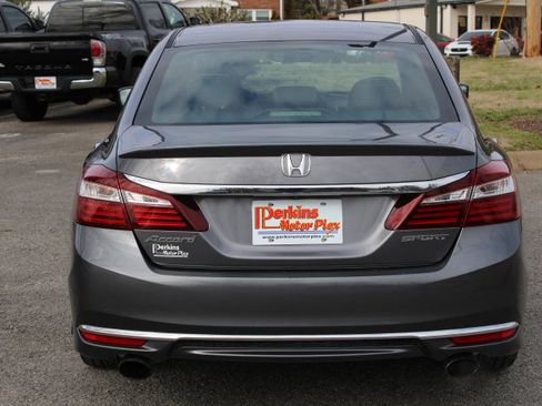 Used 2017 Honda Accord Sport image 8