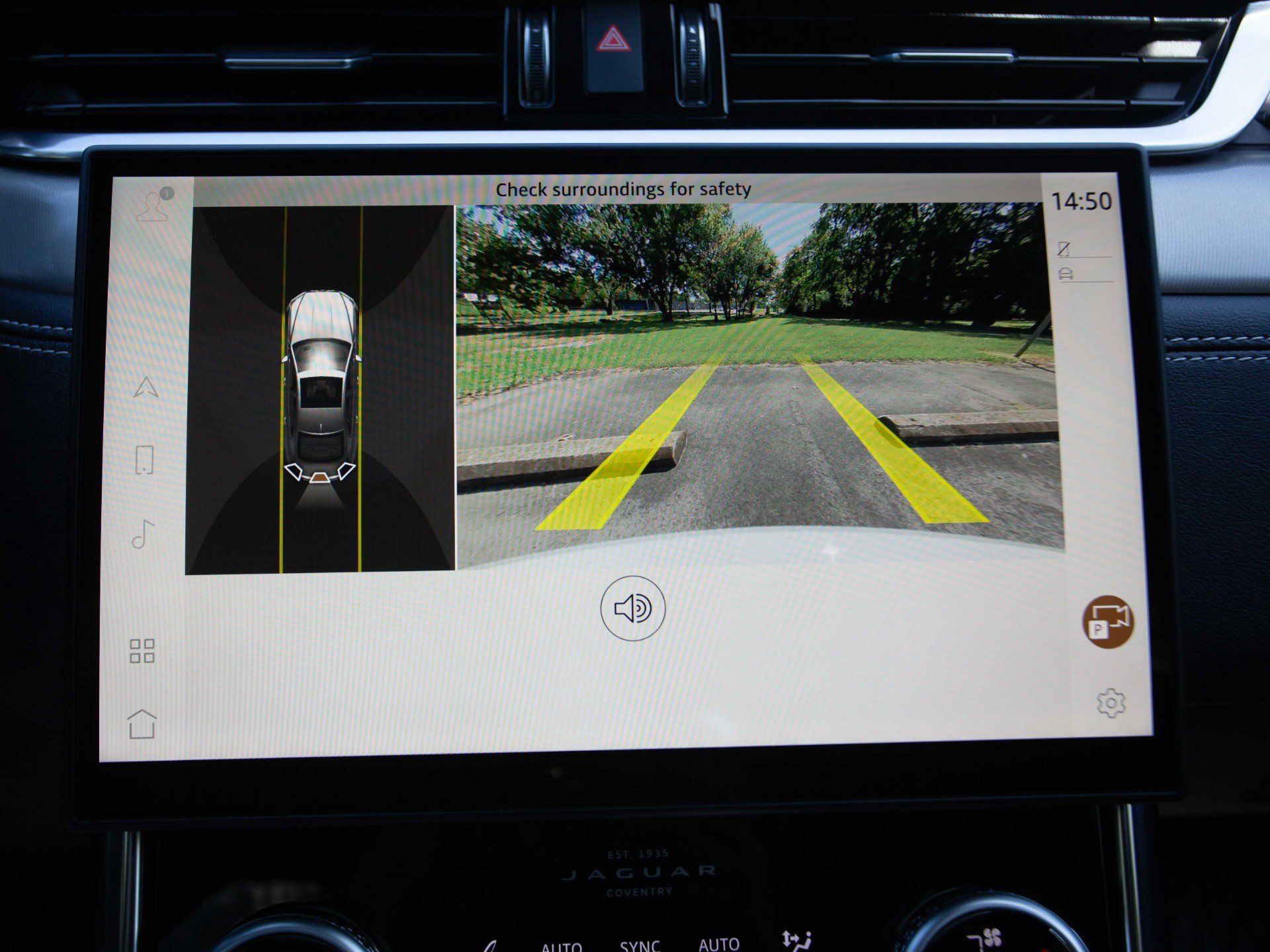Used 2024 Jaguar XF R-Dynamic SE AWD/4WD image 26