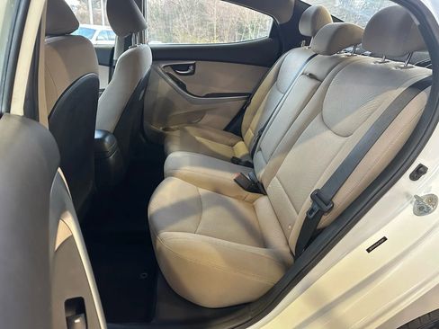 Used 2016 Hyundai Elantra SE image 20