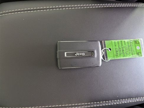 New 2025 Jeep Grand Cherokee Laredo w/ Luxury Tech Group I image 30