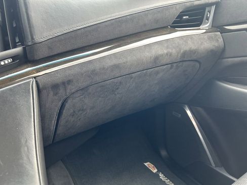 Used 2016 Cadillac Escalade ESV Platinum image 31