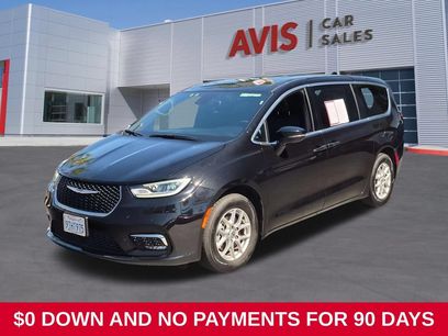 Used 2025 Chrysler Pacifica Select