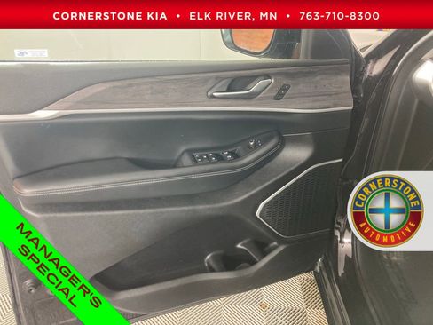 Used 2022 Jeep Grand Cherokee L Limited image 11