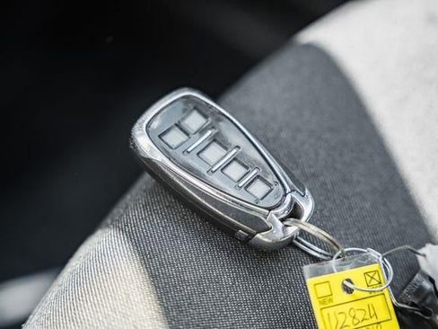 Used 2018 Chevrolet Equinox LT w/ Sun & Infotainment Package image 39