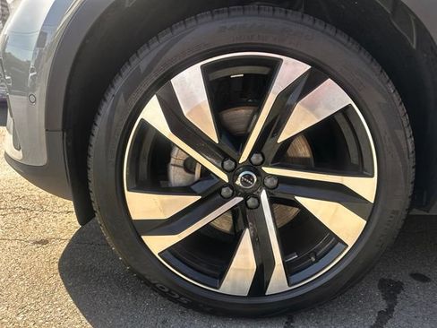 Used 2024 Volvo XC40 B5 Plus w/ Protection Package Premier AWD/4WD image 32