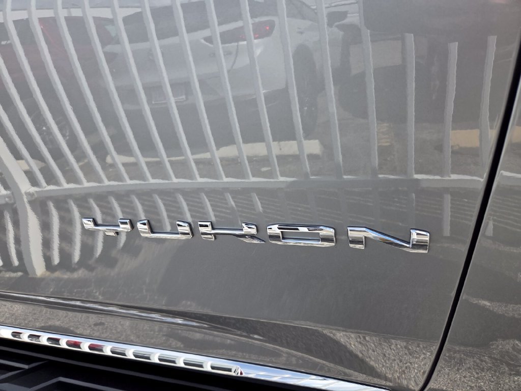 Used 2024 GMC Yukon SLT w/ SLT Luxury Package RWD image 7