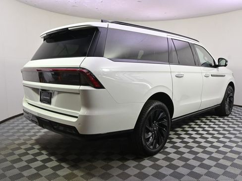 New 2026 Lincoln Navigator L Reserve w/ Jet Appearance Package AWD/4WD image 7