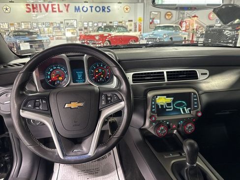 Used 2015 Chevrolet Camaro SS image 16