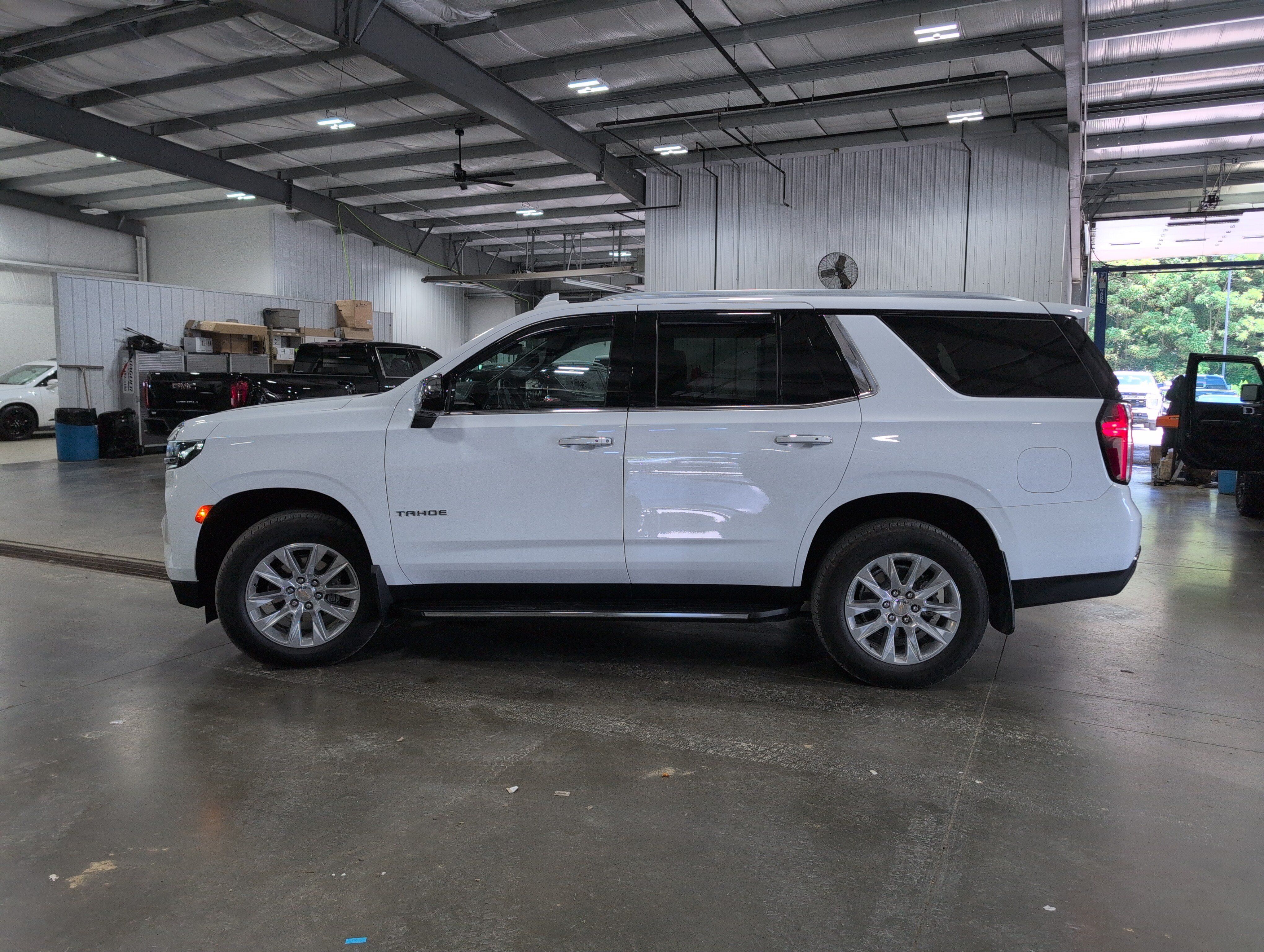 Used 2024 Chevrolet Tahoe Premier AWD/4WD image 5