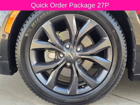 Used 2018 Chrysler Pacifica Limited w/ Advanced Safetytec Group FWD image 13
