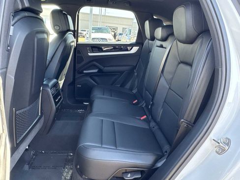 Used 2025 Porsche Cayenne image 19