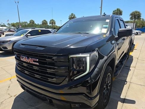 Used 2025 GMC Sierra 1500 Elevation AWD/4WD image 2