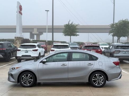 Used 2023 Kia Forte LXS FWD image 7