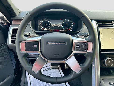 New 2025 Land Rover Discovery Dynamic SE image 31