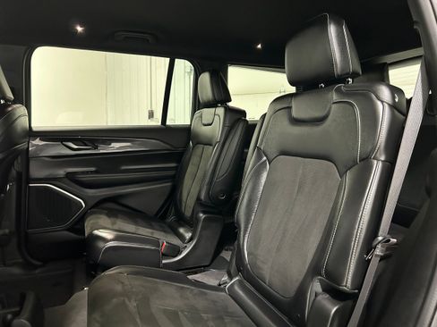 Used 2022 Jeep Grand Cherokee L Laredo AWD/4WD image 28