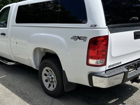 Used 2007 GMC Sierra 1500 W/T w/ Work Truck Preferred Package AWD/4WD image 7