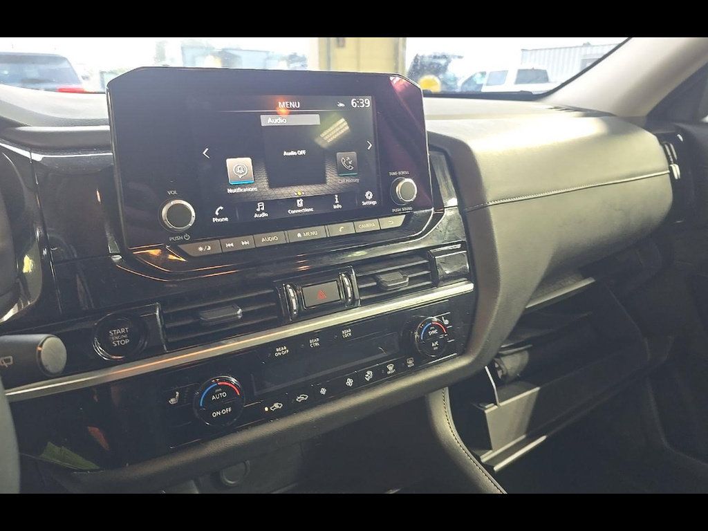 Used 2025 Nissan Pathfinder SV FWD image 44