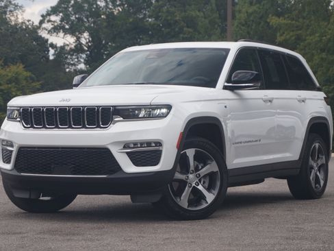 Used 2023 Jeep Grand Cherokee 4WD 4xe image 4