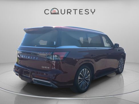 Used 2025 INFINITI QX80 Sensory image 4