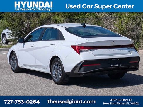 Used 2025 Hyundai Elantra Hybrid FWD image 3