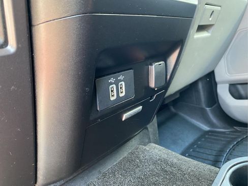 Used 2017 Ford F150 XLT w/ Equipment Group 302A Luxury AWD/4WD image 19