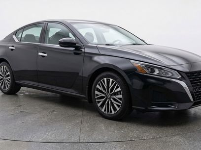 Used 2025 Nissan Altima 2.5 SV