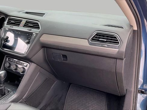 Used 2020 Volkswagen Tiguan SE w/ Panoramic Sunroof Package AWD/4WD image 19