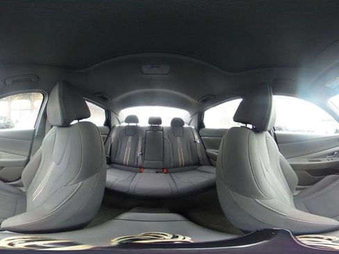 Used 2025 Hyundai Elantra SEL image 42