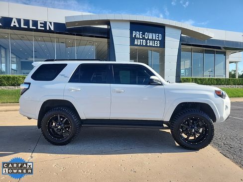 Used 2024 Toyota 4Runner TRD Off-Road image 2