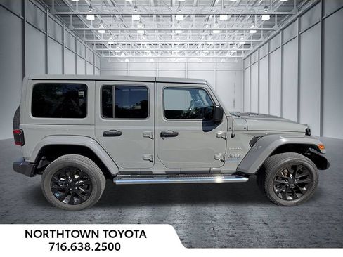 Used 2023 Jeep Wrangler Unlimited Sahara w/ Cold Weather Group AWD/4WD image 4