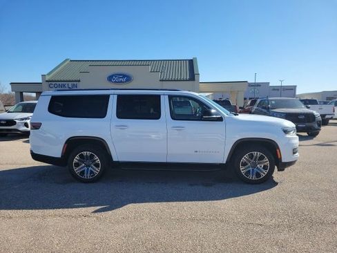 Used 2024 Jeep Wagoneer L Series II image 22