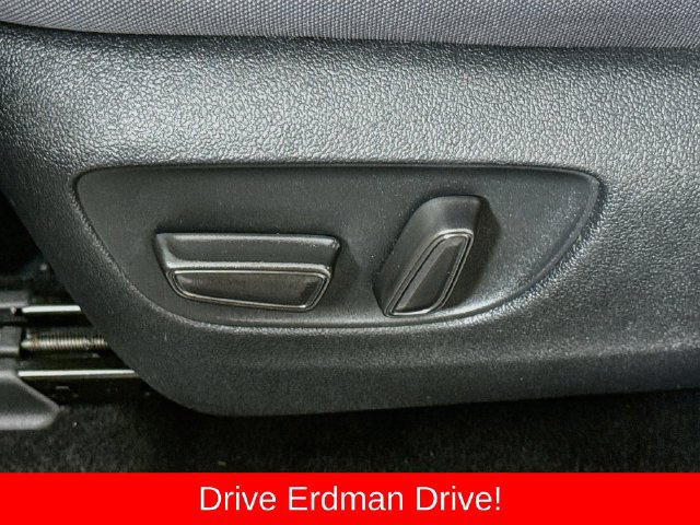 Used 2022 Toyota Highlander LE FWD image 12