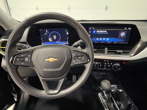 Used 2024 Chevrolet Trax LT image 31