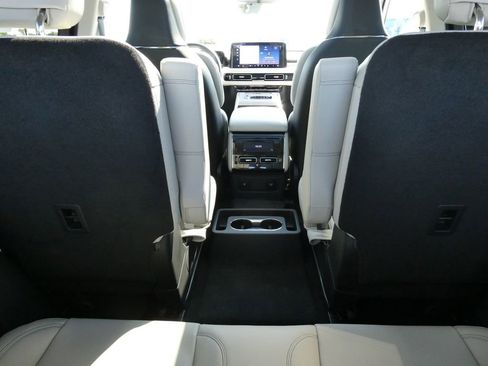 Used 2025 Lincoln Aviator Reserve w/ Equipment Group 201A AWD/4WD image 18