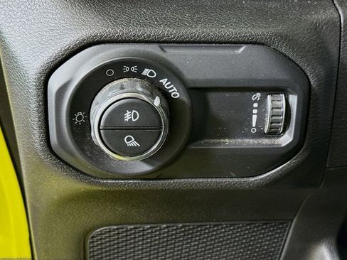 Used 2023 Jeep Gladiator Sport image 10