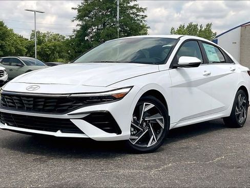 New 2025 Hyundai Elantra Limited image 2