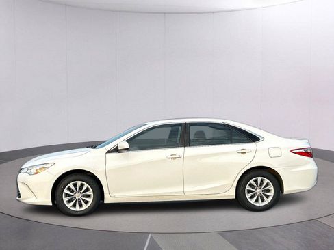 Used 2017 Toyota Camry LE FWD image 2