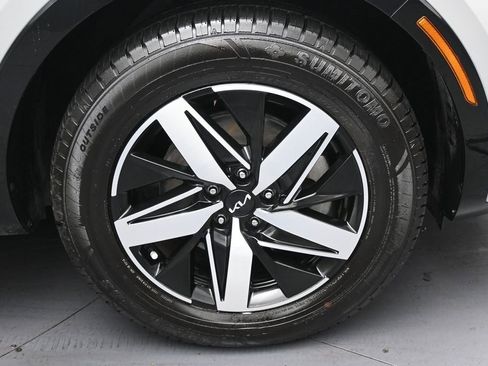 Used 2023 Kia Sorento EX image 36