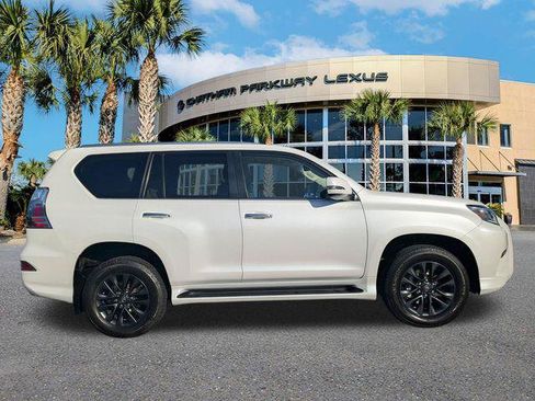 Certified 2022 Lexus GX 460 Premium w/ Premium Package AWD/4WD image 3