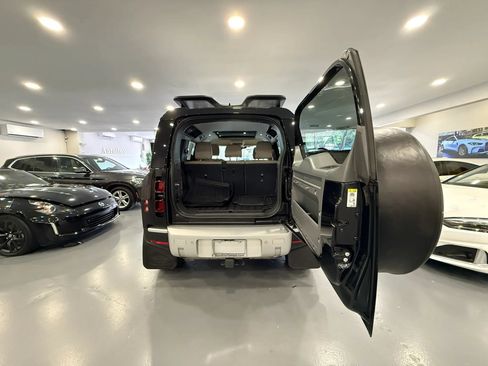 Used 2023 Land Rover Defender 110 SE AWD/4WD image 31
