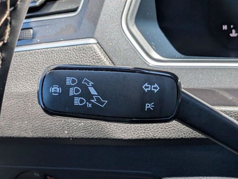 Used 2024 Volkswagen Tiguan SE w/ Panoramic Sunroof Package AWD/4WD image 26