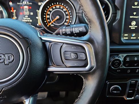 Used 2020 Jeep Wrangler Unlimited Sahara image 19