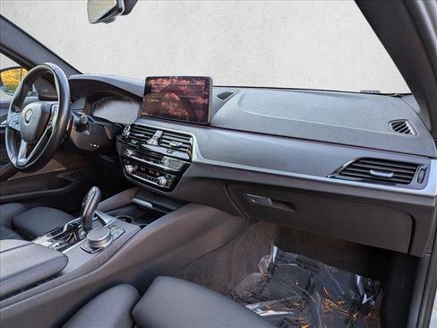 Used 2021 BMW 530i image 22