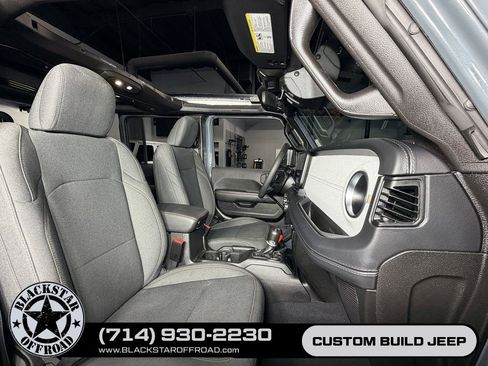 Used 2025 Jeep Wrangler Unlimited Sahara w/ Safety Group AWD/4WD image 21