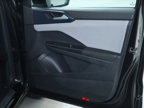 Used 2024 Volkswagen Taos SE image 33