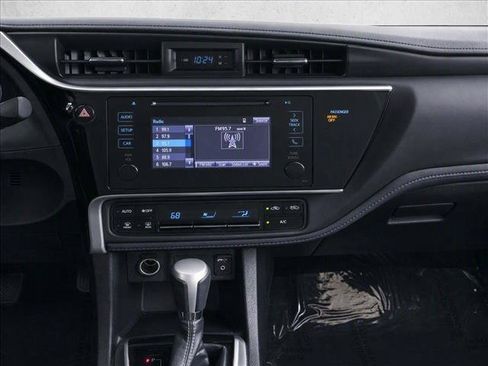 Used 2019 Toyota Corolla SE FWD image 27