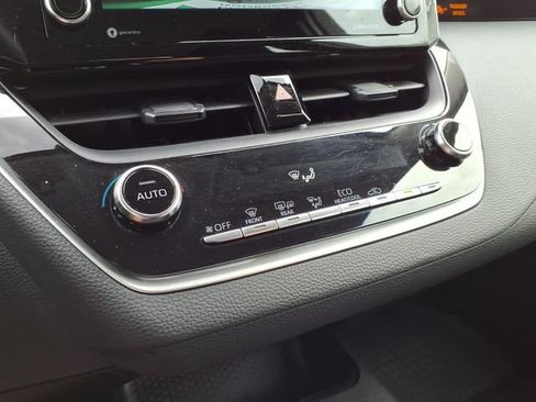 Used 2021 Toyota Corolla LE FWD image 22