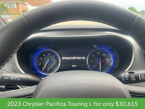 Used 2023 Chrysler Pacifica Touring-L w/ S Appearance Package AWD/4WD image 28
