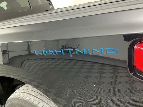 Used 2022 Ford F150 Lightning Lariat image 19